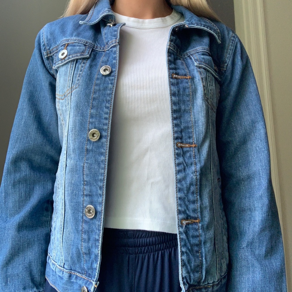 Jean jacket light wash denim with pockets